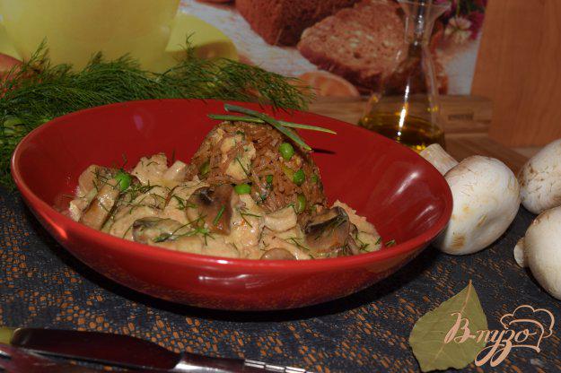 фото рецепта: Филе индейки с грибами в сливочном соусе