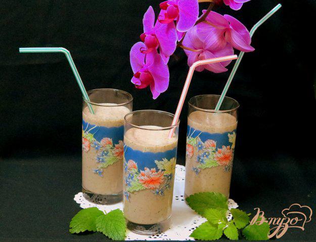 фото рецепта: Молочно - творожный коктейль с клубникой