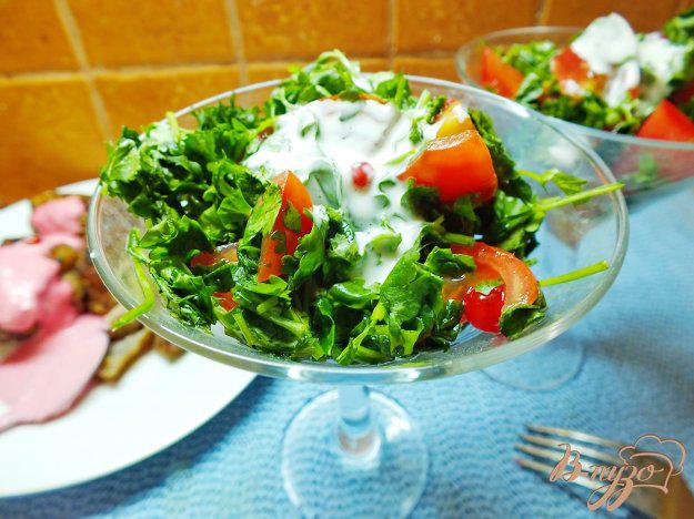 фото рецепта: Салат со смородиной и помидорами