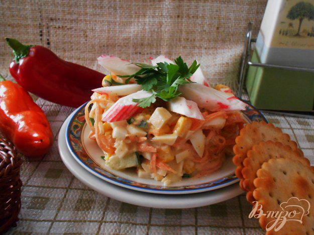 фото рецепта: Салат с крабовыми палочками и морковью по-корейски
