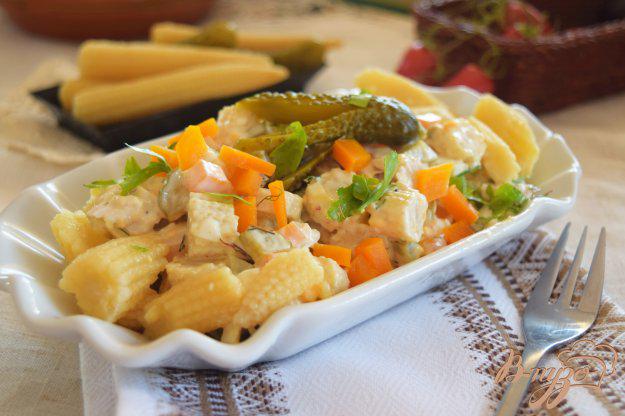 фото рецепта: Салат с курицей и маринованной кукурузой