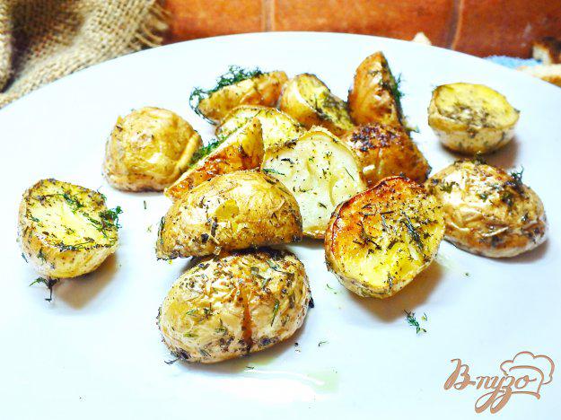 фото рецепта: Молодой картофель запеченый с имбирем и укропом