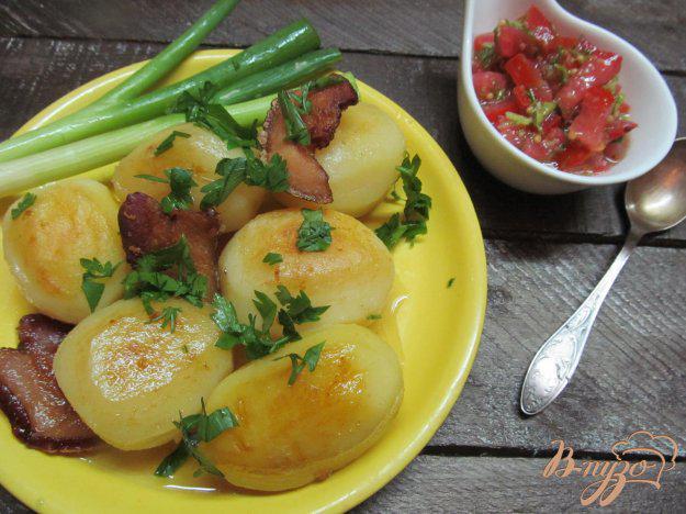 фото рецепта: Молодой картофель с помидорной заправкой