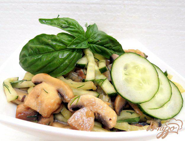 фото рецепта: Салат из шампиньонов и свежих огурцов