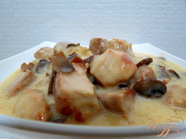 фото рецепта: Свинина с грибами в сметанном соусе