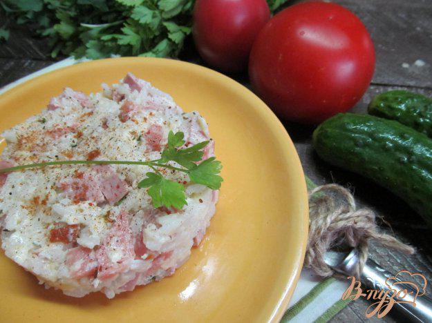 фото рецепта: Рисовый салат с колбасами