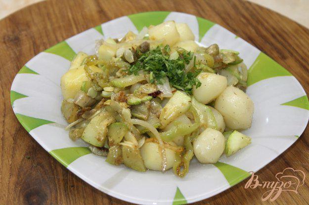 фото рецепта: Молодой картофель с кабачками и болгарским перцем