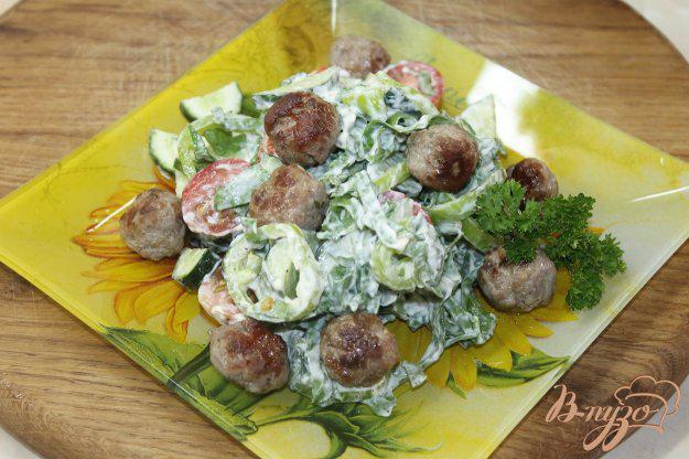 фото рецепта: Овощной салат с мясными шариками