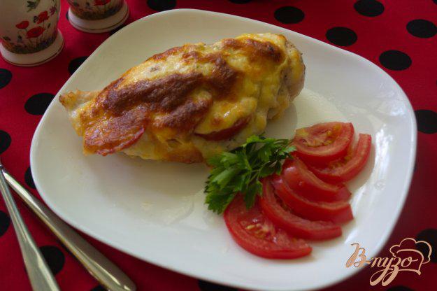 фото рецепта: Запеченная куриная грудка с помидорами и чесноком