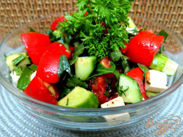 фото рецепта: Салат с брынзой, помидорамии рукколой