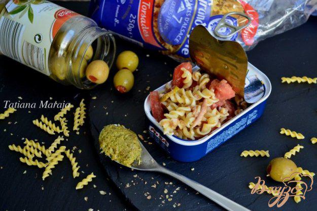 фото рецепта: Макаронный салат с оливками и сардинами