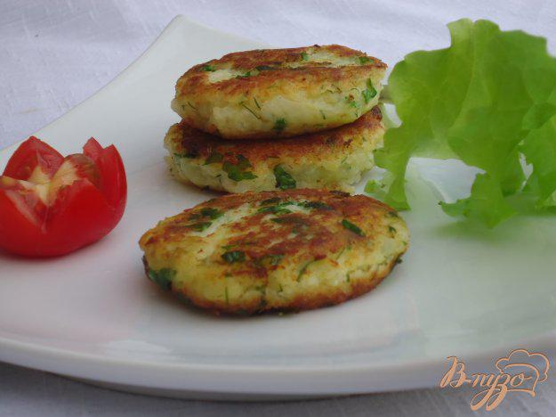 фото рецепта: Картофельные биточки с сыром и зеленью