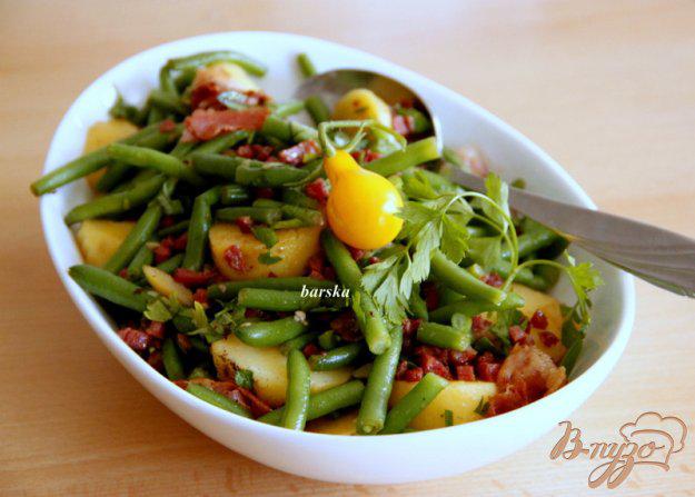 фото рецепта: Картофельный салат с беконом и зеленой фасолью