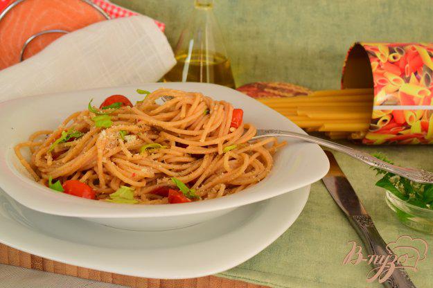 фото рецепта: Спагетти с базиликом, пармезаном и карамелизированными черри- помидорами