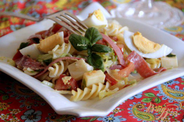 фото рецепта: Салат из макарон, с салями и овощами