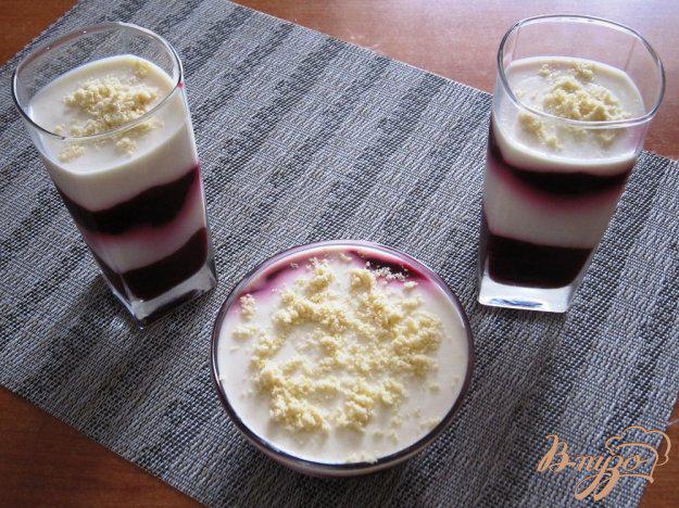 фото рецепта: Десерт из ежевики и слив с йогуртом