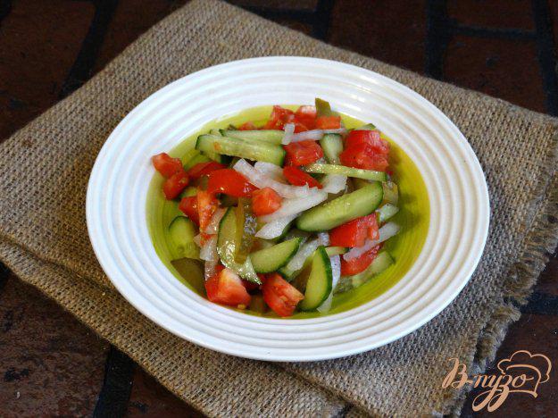фото рецепта: Салат из свежих и соленых огурцов