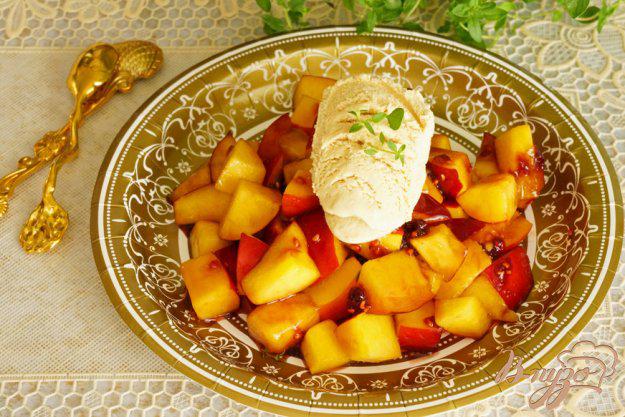 фото рецепта: Тартар из нектарина с ягодно-бальзамической карамелью