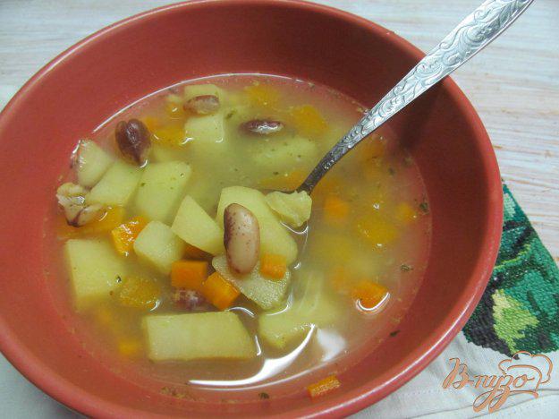 фото рецепта: Осенний суп с тыквой цветной капустой и бобовыми