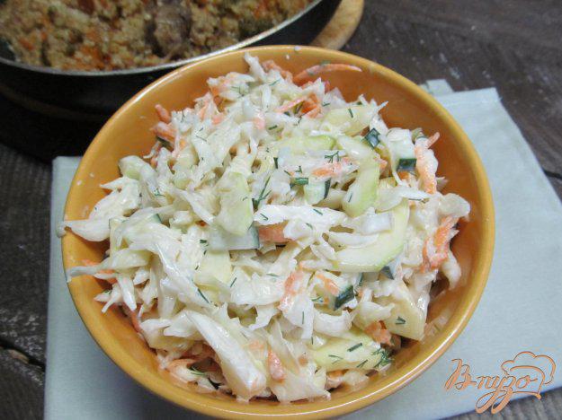 фото рецепта: Зимний салат из капусты и цуккини