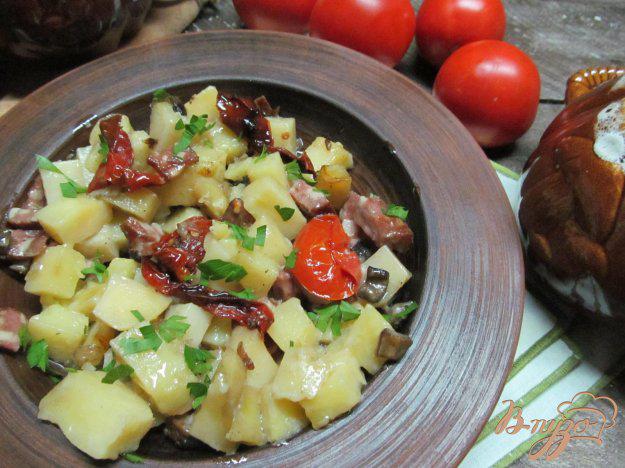 фото рецепта: Картофель с колбасками в горшочках