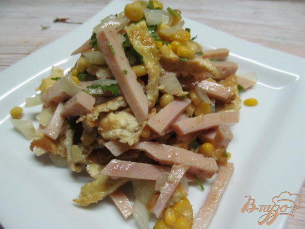 фото рецепта: Салат из ветчины с кукурузой и яйцом