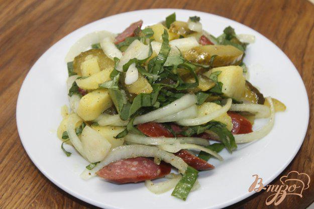 фото рецепта: Салат с картофеля и охотничьих колбасок