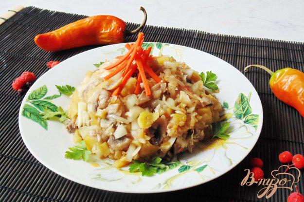 фото рецепта: Салат из квашеной капусты, маринованных огурцов и картофеля