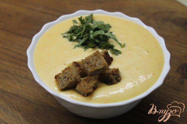 фото рецепта: Сливочный суп - пюре с картофеля с гренками
