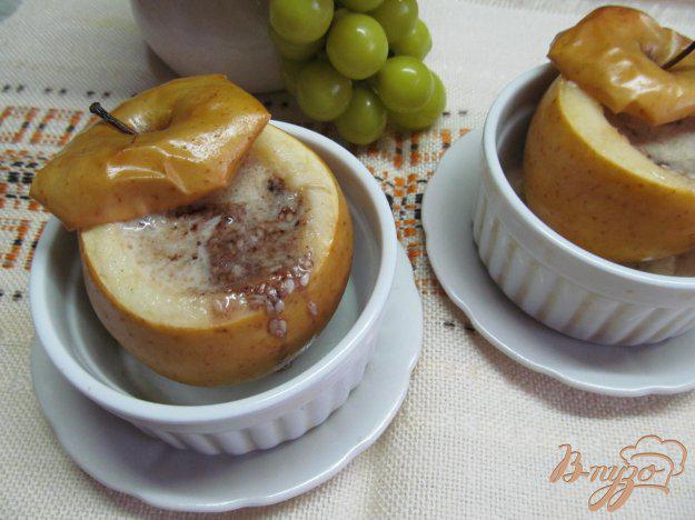 фото рецепта: Печенные яблоки с шоколадом сметаной и кунжутом