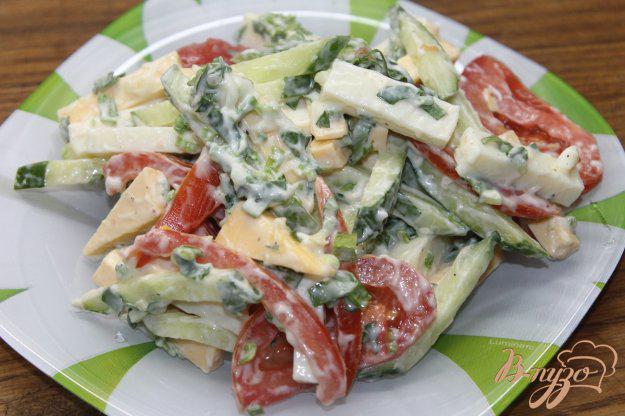 фото рецепта: Салат с овощами и сыром с зеленью