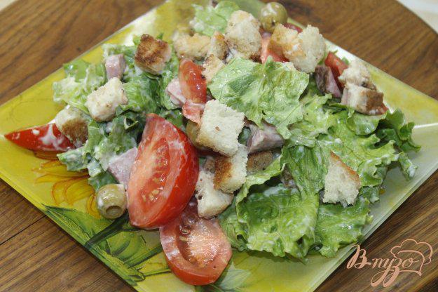 фото рецепта: Салат с копченым свиным балыком и овощами