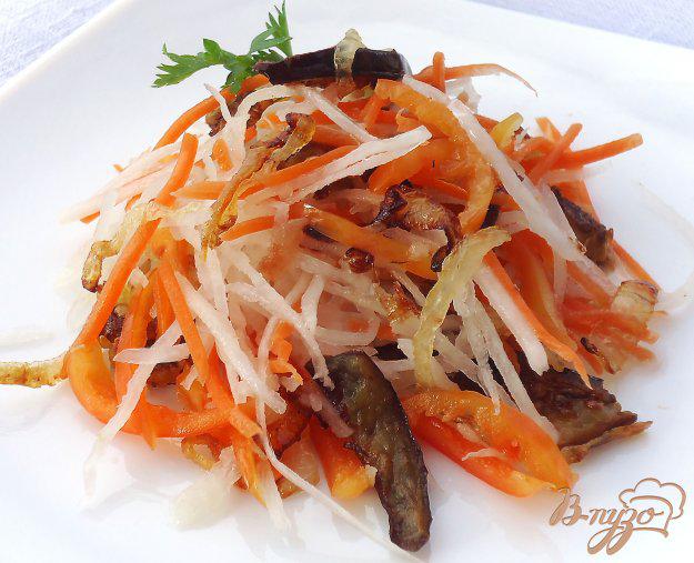 фото рецепта: Салат из баклажан, редьки и моркови