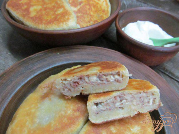 фото рецепта: Пирожки с мясом картофелем и сыром