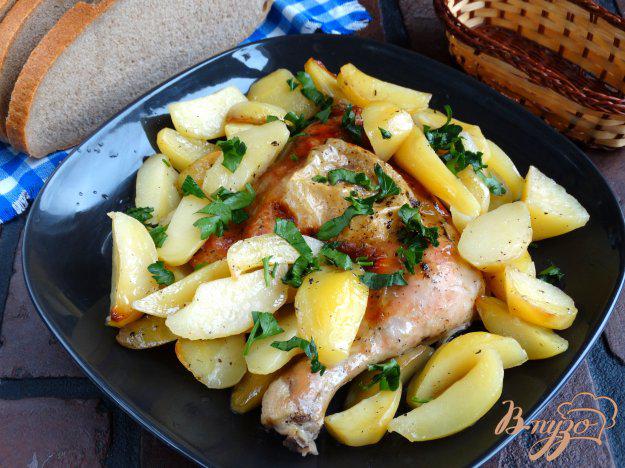 фото рецепта: Курица в лимонно-базиликовом маринаде и картофелем в рукаве