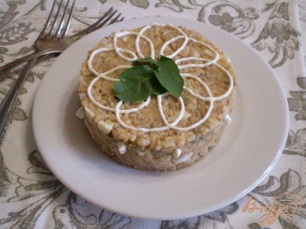 фото рецепта: Рисовый салат с килькой и огурчиками