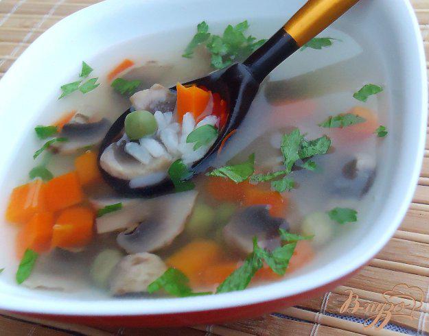 фото рецепта: Рисовый суп с овощами и грибами
