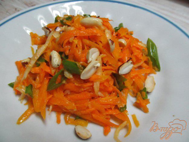 фото рецепта: Салат из тыквы с сельдереем и арахисом
