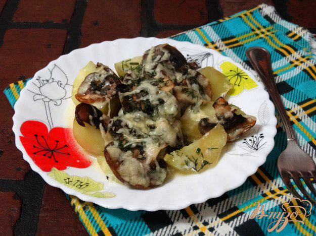 фото рецепта: Картофель запеченный с грибами и сыром