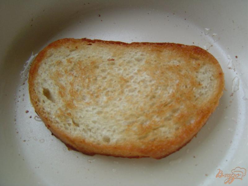 Гренки из черного хлеба с чесноком помидором и сыром