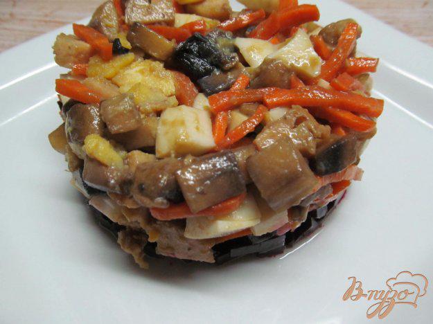 фото рецепта: Салат из свеклы с грибами и морковью