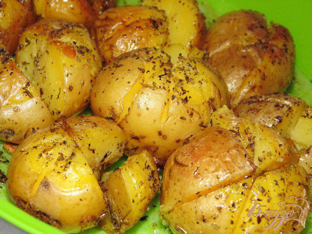фото рецепта: Картофель в мундире запеченный с сухими травами