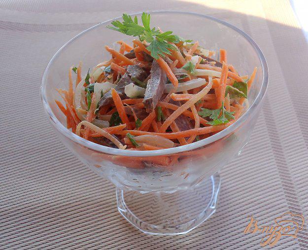 фото рецепта: Салат из моркови, сердца и маринованного лука
