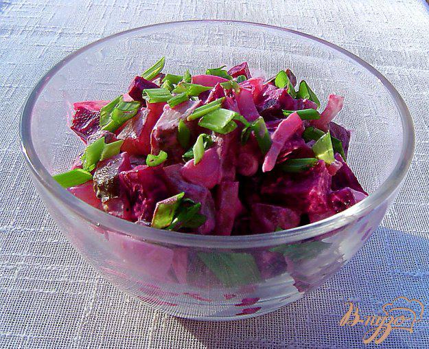 фото рецепта: Свекольный салат с солеными огурцами и яйцами