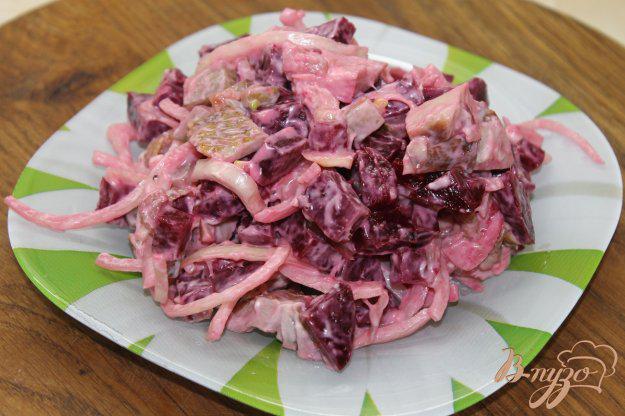 фото рецепта: Салат со свеклой и копченым куриным мясом