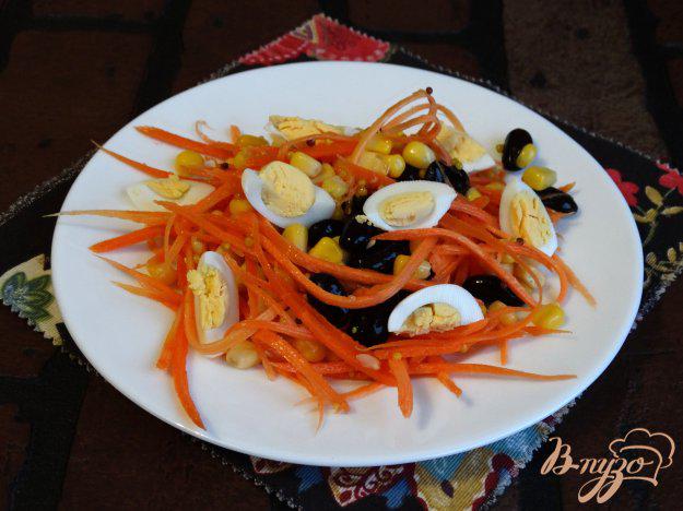 фото рецепта: Салат с морковью, кукурузой и черной фасолью