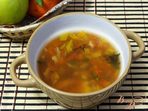 фото рецепта: Быстрый суп с консервированной фасолью и шампиньонами