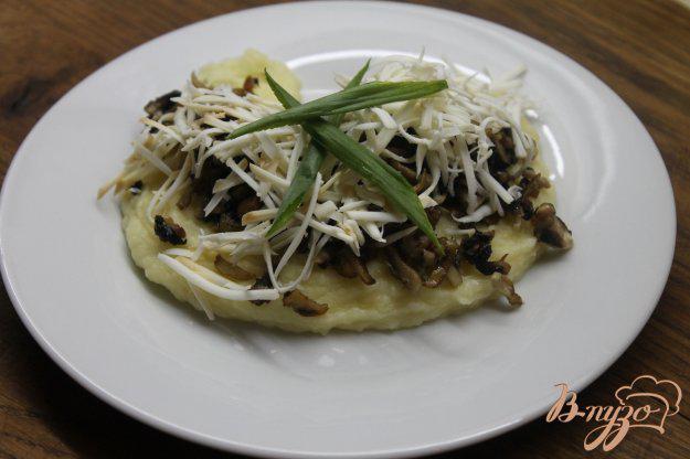фото рецепта: Картофельное пюре с грибами и сыром