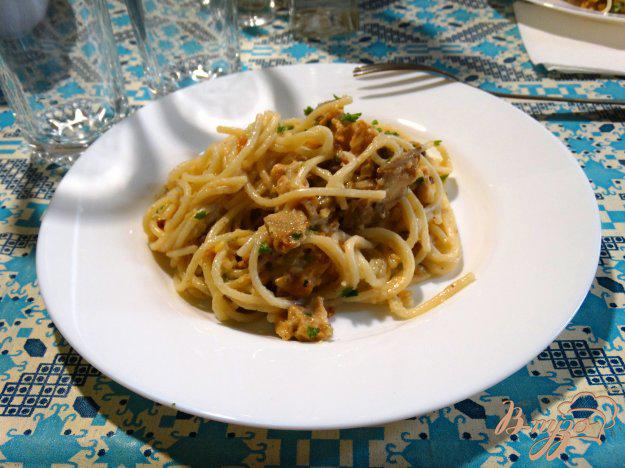 фото рецепта: Спагетти с вешенками и курицей в белом соусе