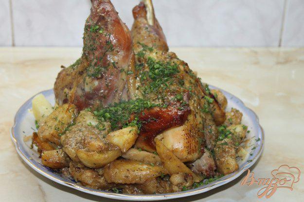 фото рецепта: Запеченный маринованный цыпленок с картофелем